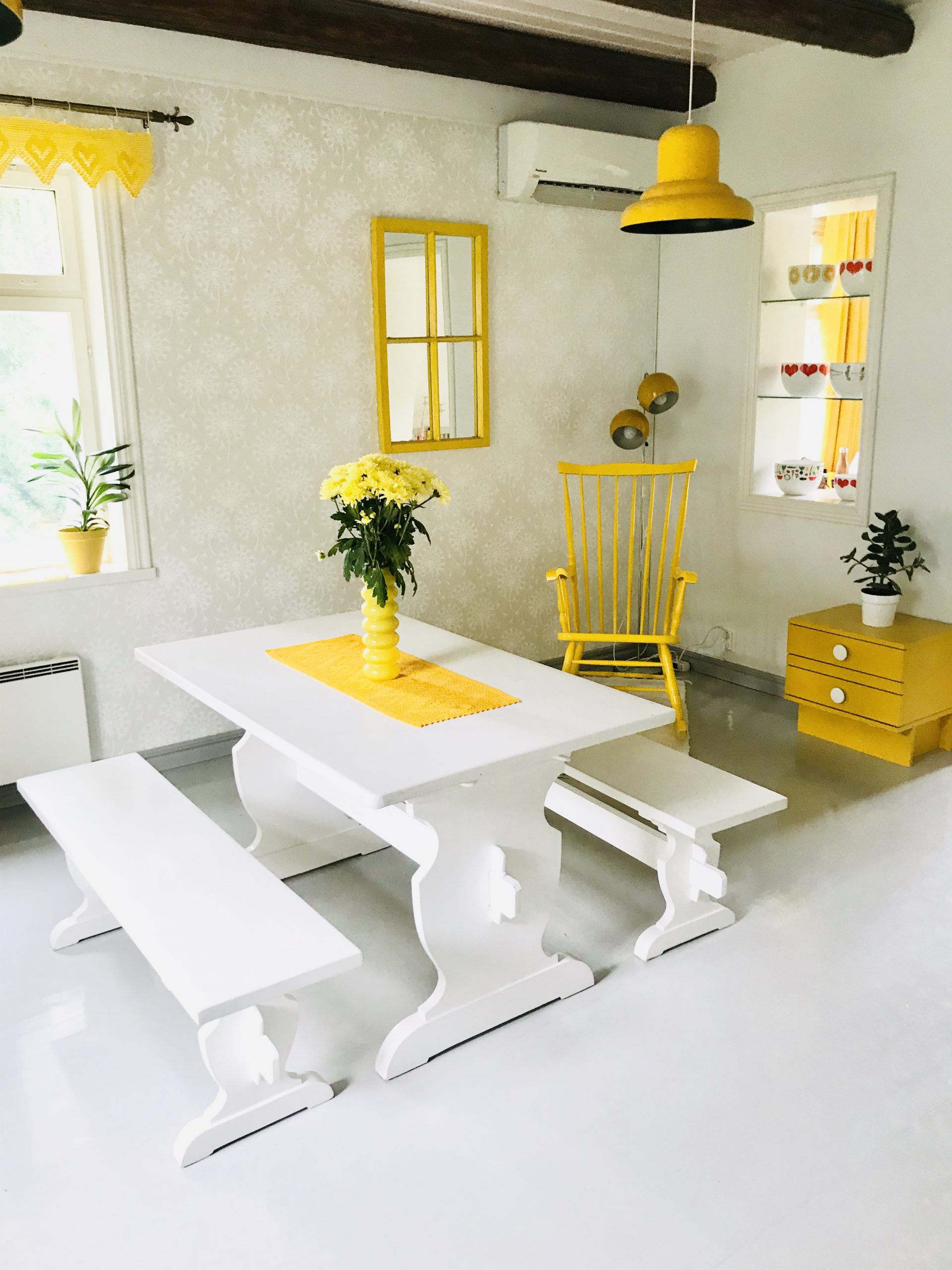 Elluyellow keltainen retro keittiö
