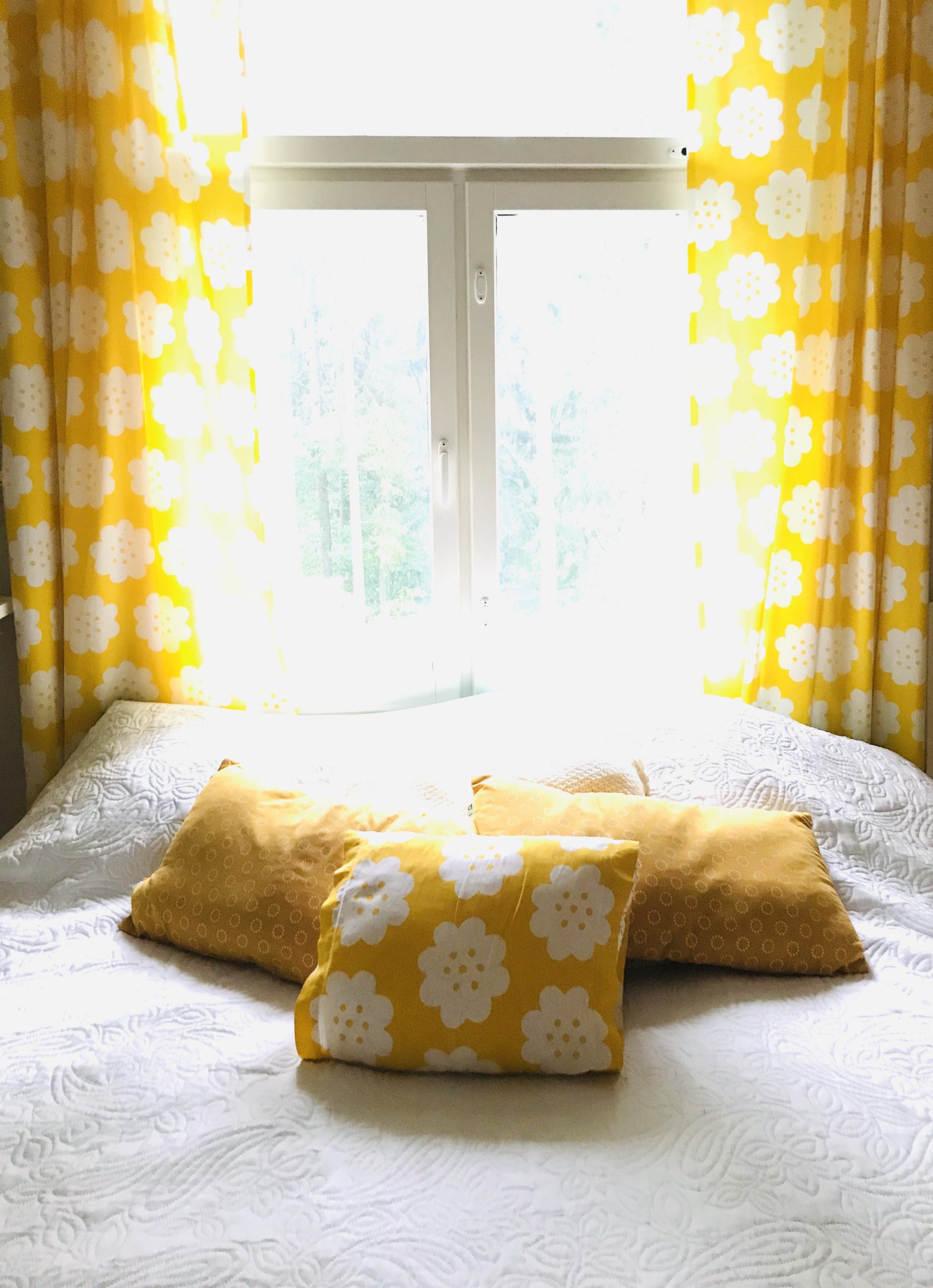 Elluyellow keltainen vintage makuuhuone
