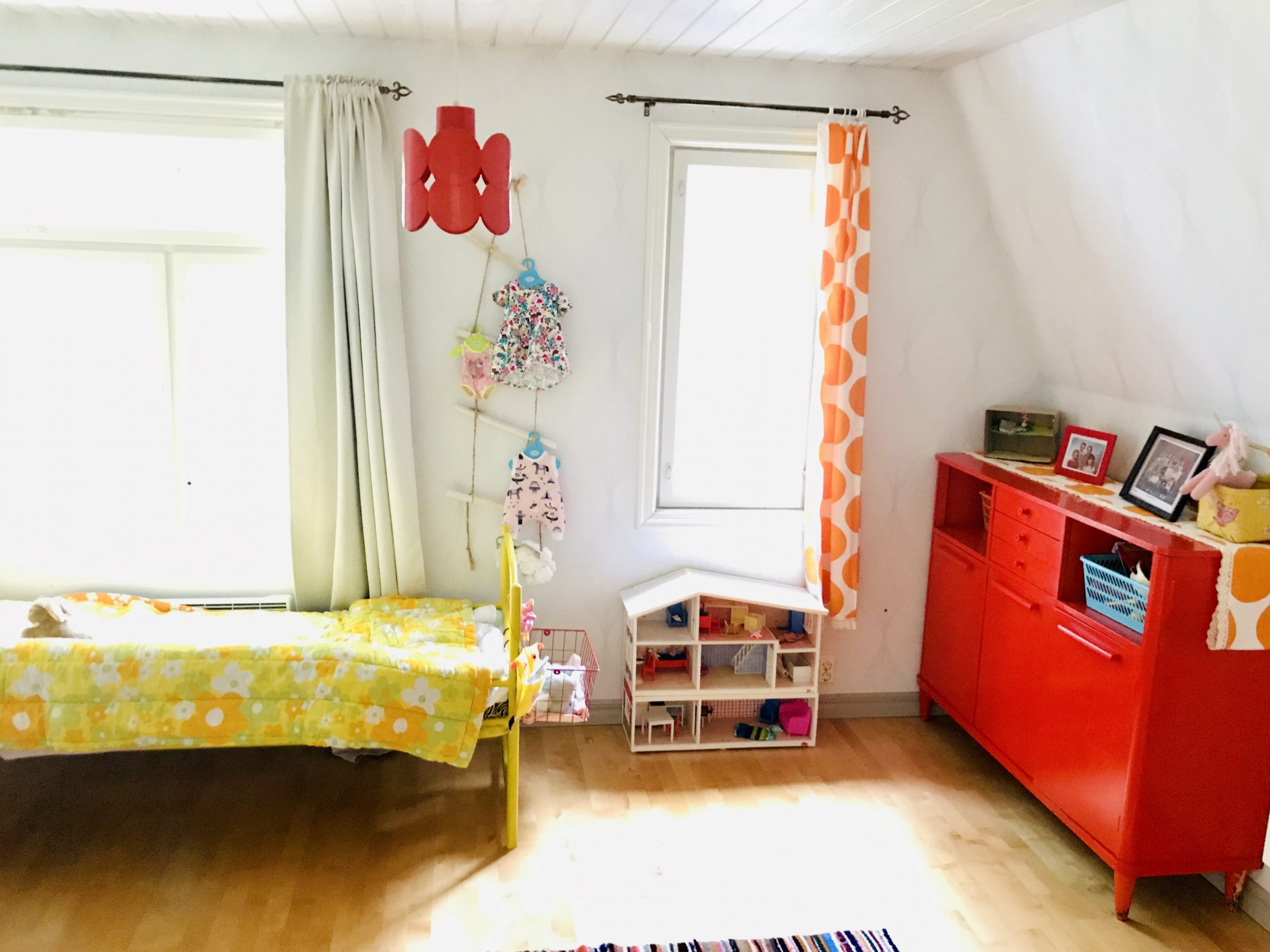 Elluyellow värikäs vintage lastenhuone