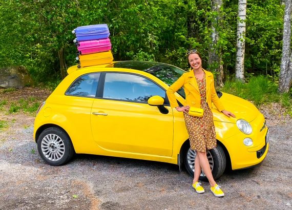 Suomen suven suloisimmat -kotimaanmatkailusarja keltainen auto